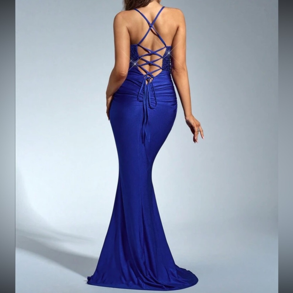 Elegant BluecEvening Gown - Picture 4 of 7